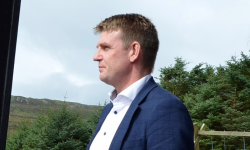 Tørvur á ordiligum hjálparátøkum